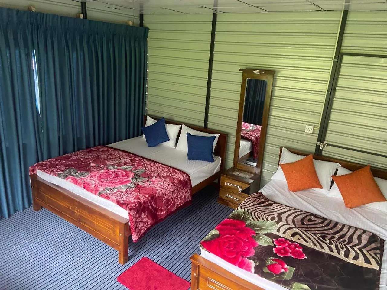 Shan Hotel Nallathanniya